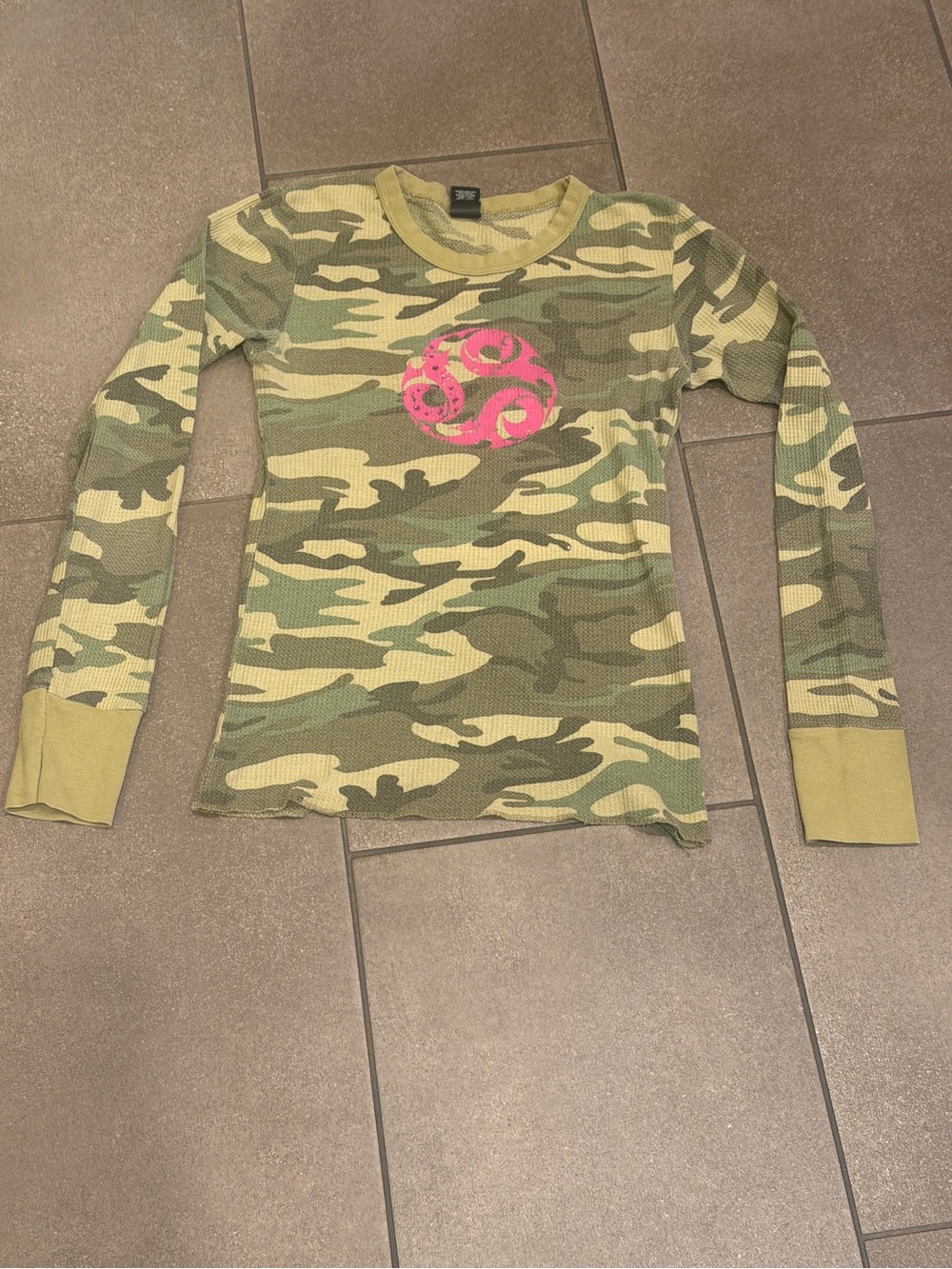 2/$10 or 3/$12 ❤️ Camo Long Sleeve Thermal Top with Pink Design